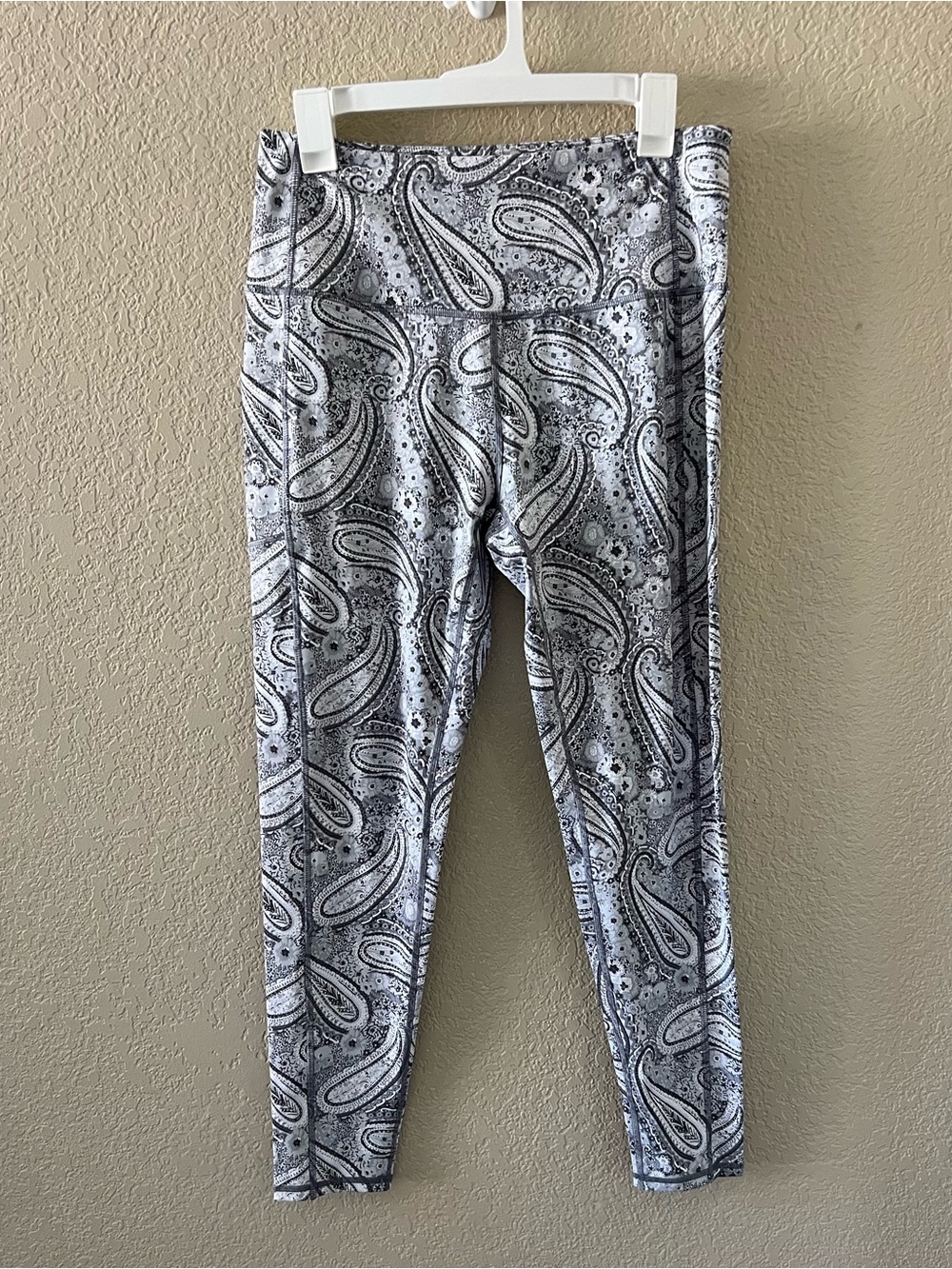 Vera Bradley Grey Paisley Active Leggings